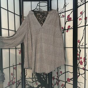 Torrid Black and White Harper pullover Blouse